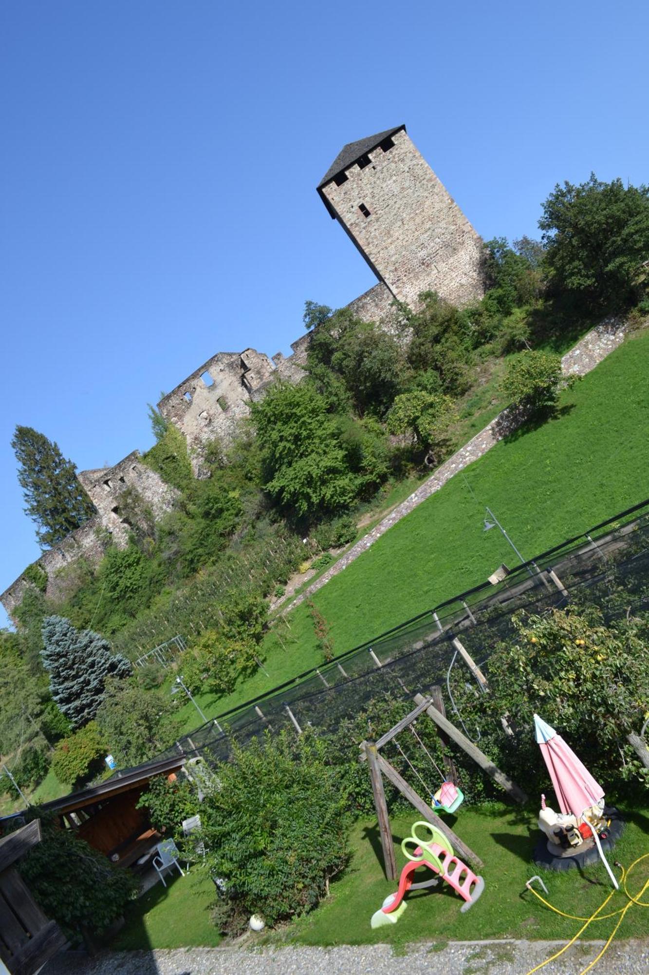 Ferienwohnung Bergblick-Schlosshof Vollan Exterior photo